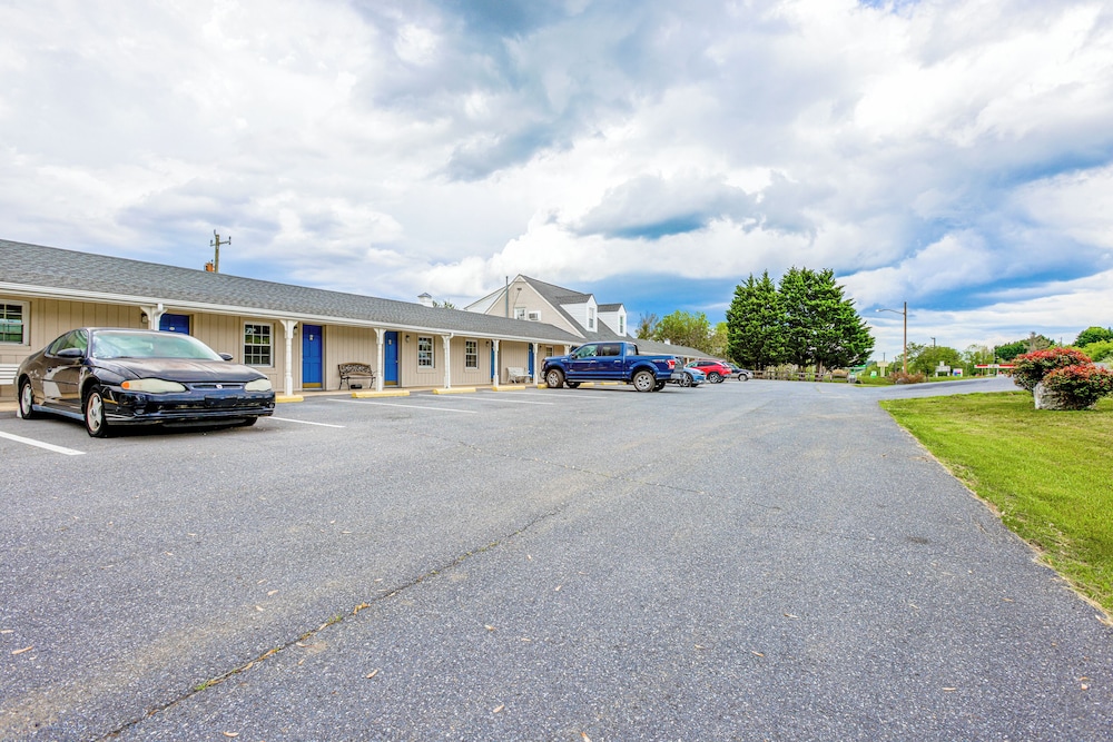 Relax Inn By OYO Natural Bridge I 81 - photo 31