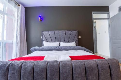 Serene Retreat 2 Bedroom with Pool Netflix Fast Wifi and Gym