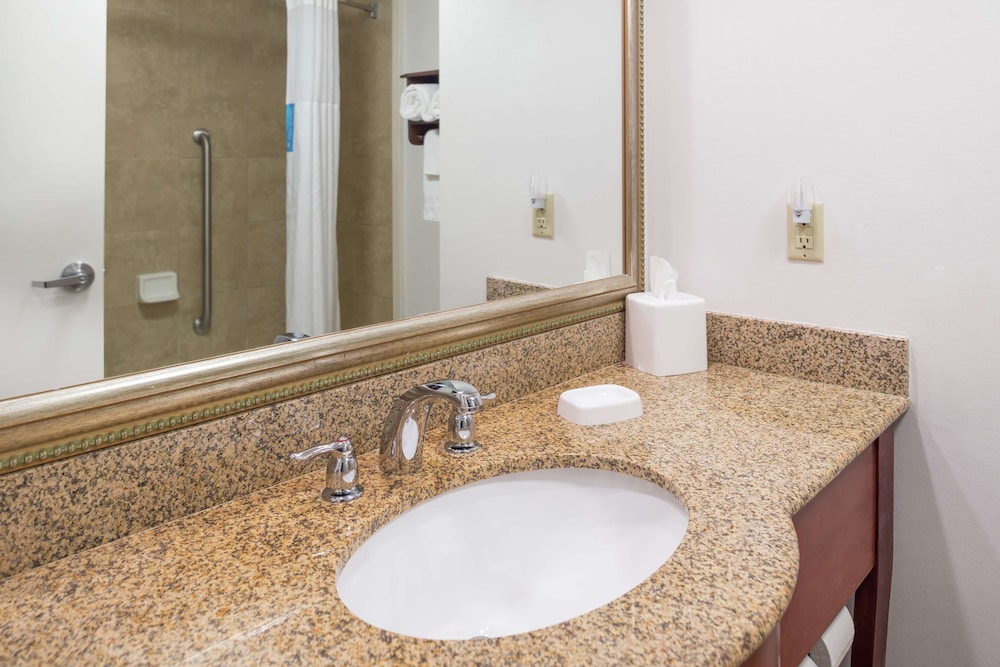 Hampton Inn Columbia Northeast Fort Jackson Area - photo 32