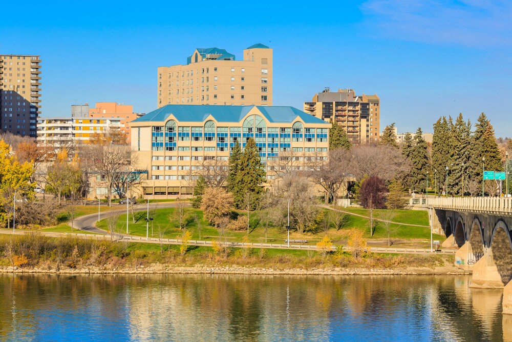Park Town Hotel — hotel in Saskatoon