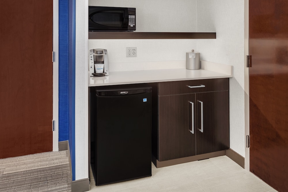 Holiday Inn Express Hotel & Suites South Portland by IHG - photo 17