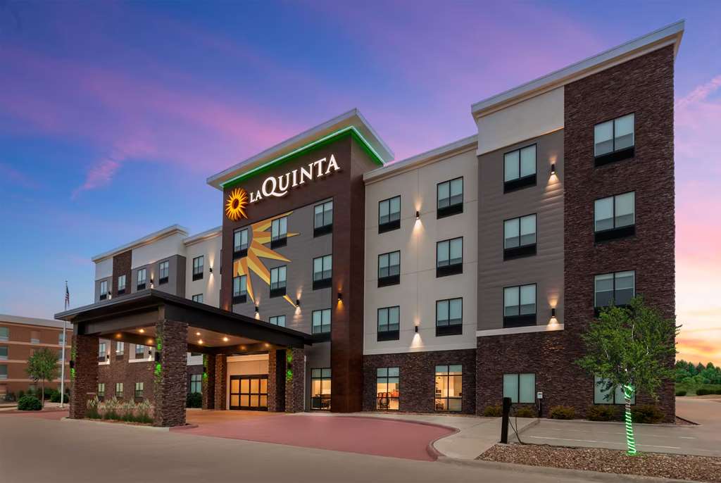 La Quinta Inn & Suites Coralville Iowa City - carbon neutral hotel in Coralville