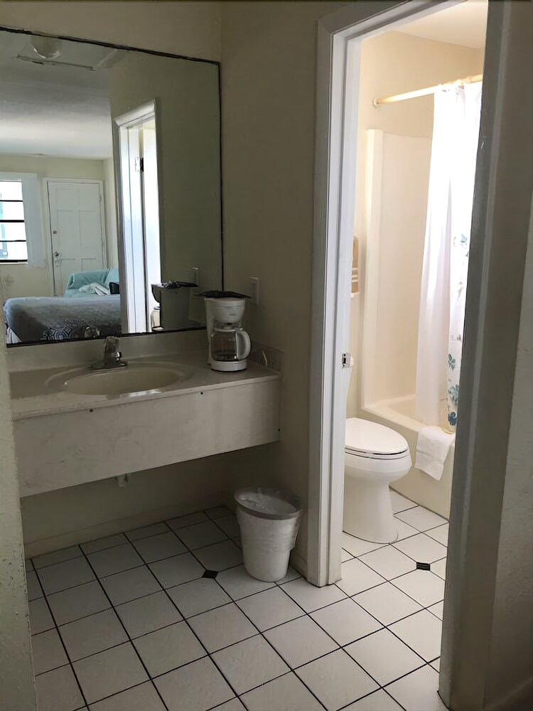 Beach Front Motel - photo 11