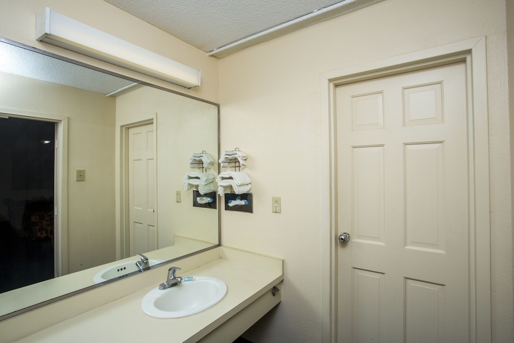 Motel 6 Sandersville GA - photo 38