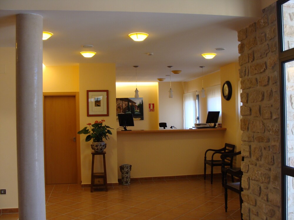 Apartamentos El Portón de la Sierra — Orea — photo 3
