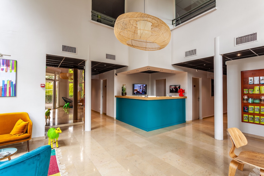 Hotel Full Colors — Craponne