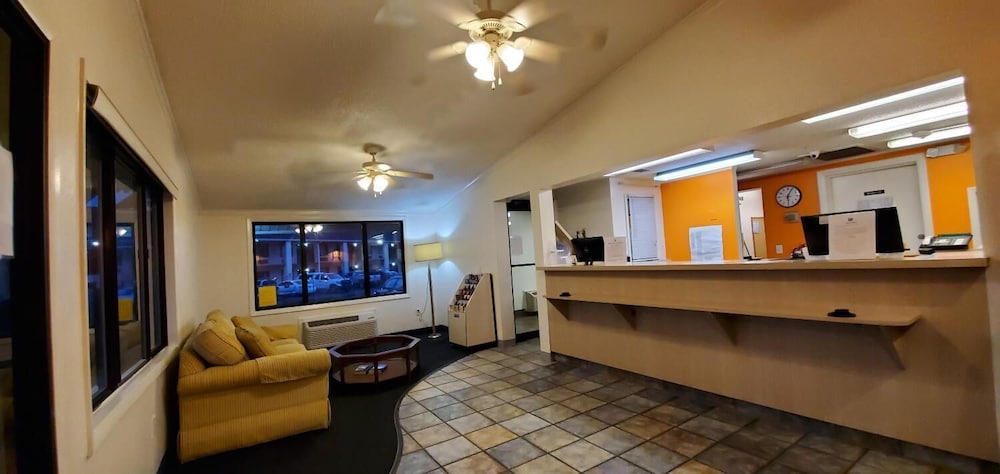 Knights Inn Florence - photo 4