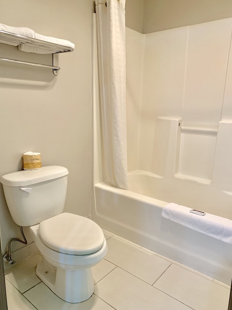 BridgePointe Inn & Suites by BPhotels Lincoln I 80 27th St - photo 15
