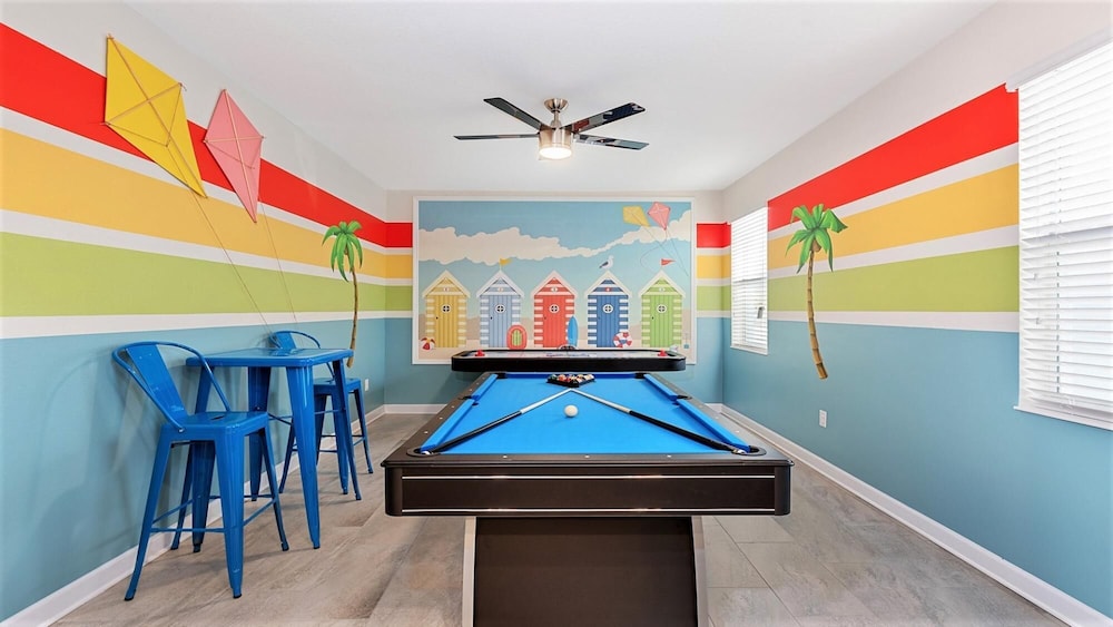 Spacious 6BR w Pool SPA With a Stunning Green View - photo 10