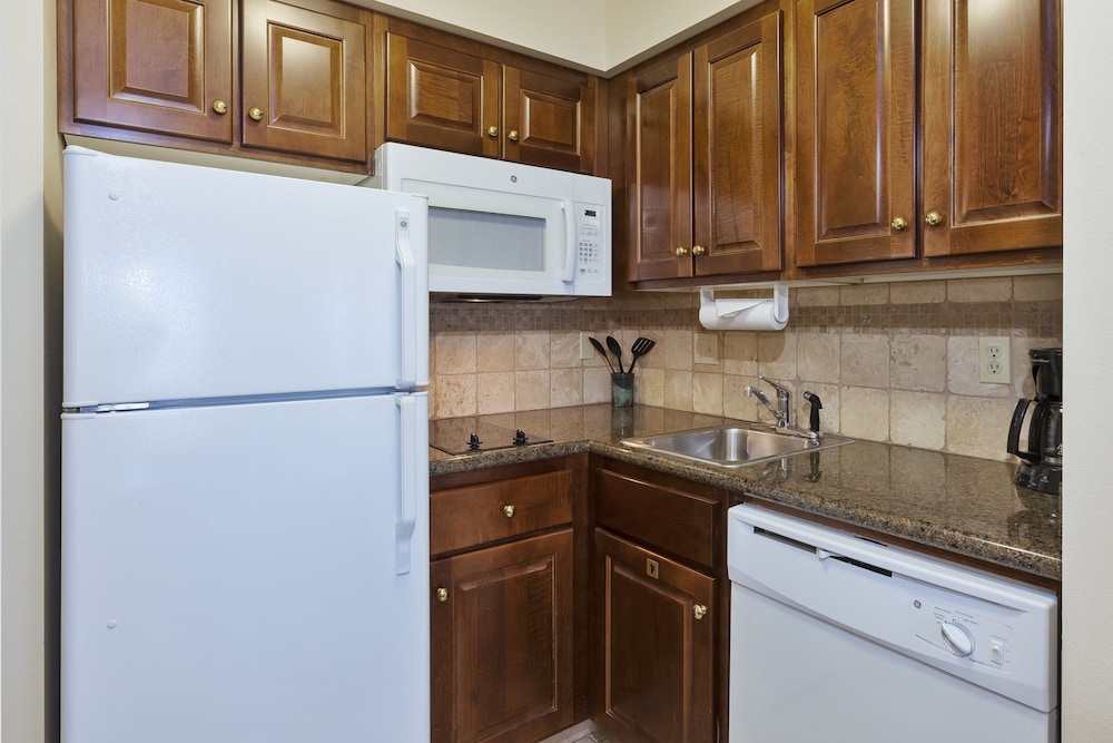 Staybridge Suites Lansing Okemos - photo 17