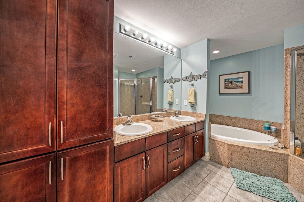 Laketown Wharf Resort by Aneliya's Rentals - photo 721