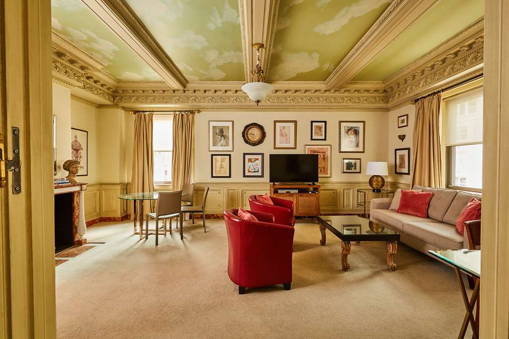 The Lombardy Hotel - photo 4