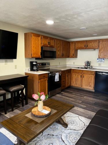 ParkWay Yellowstone Riverside Studio #6 — hotel in Gardiner