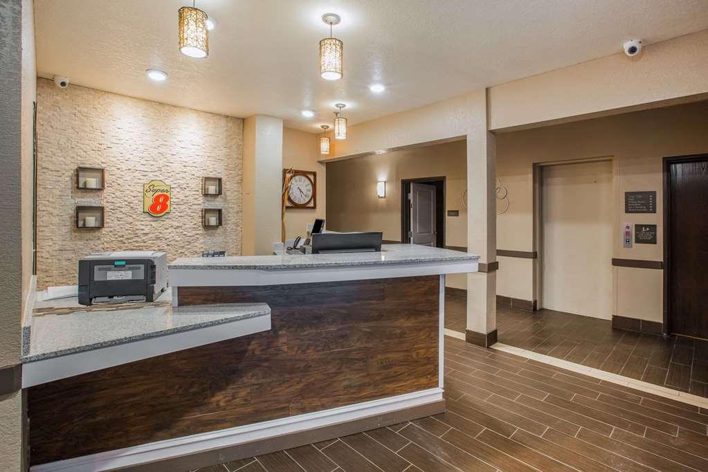 Super 8 by Wyndham Altoona - photo 4