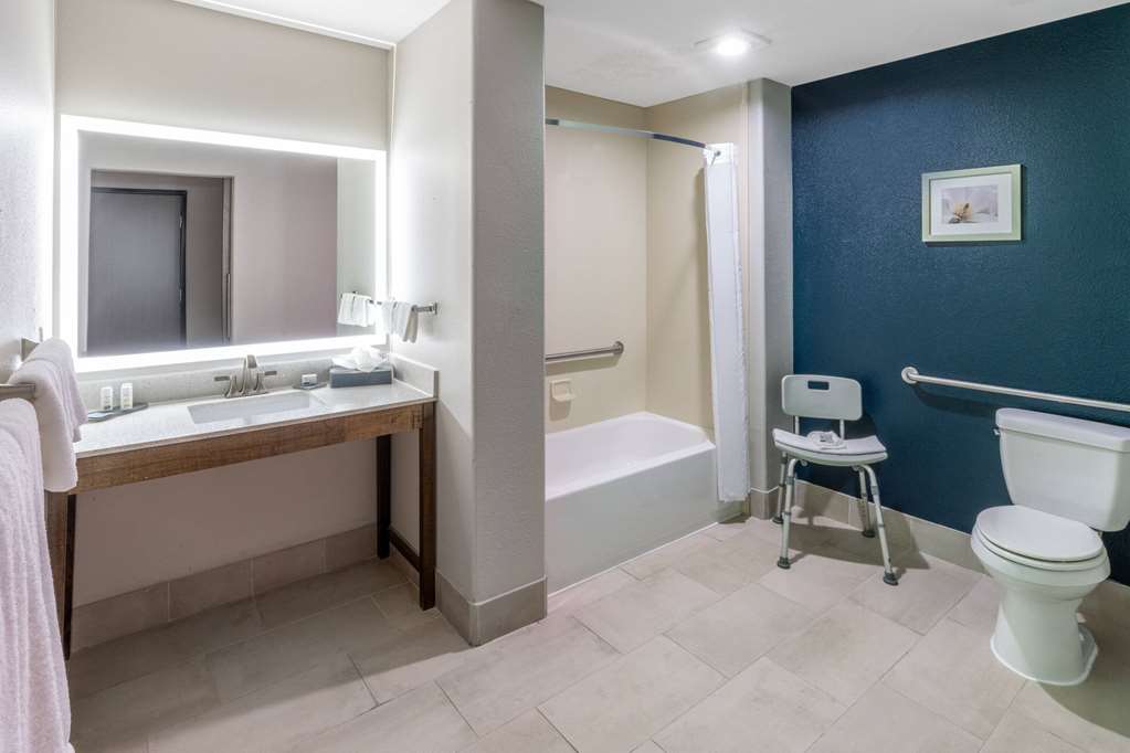 La Quinta Inn & Suites by Wyndham Santa Rosa - photo 22