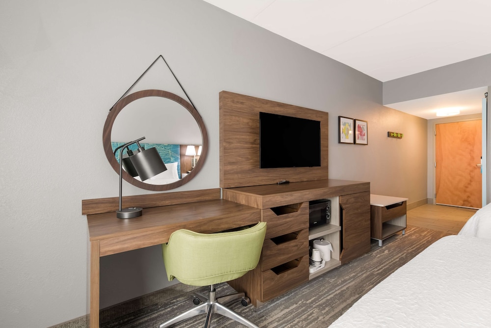 Hampton Inn & Suites Charlotte Airport - photo 19
