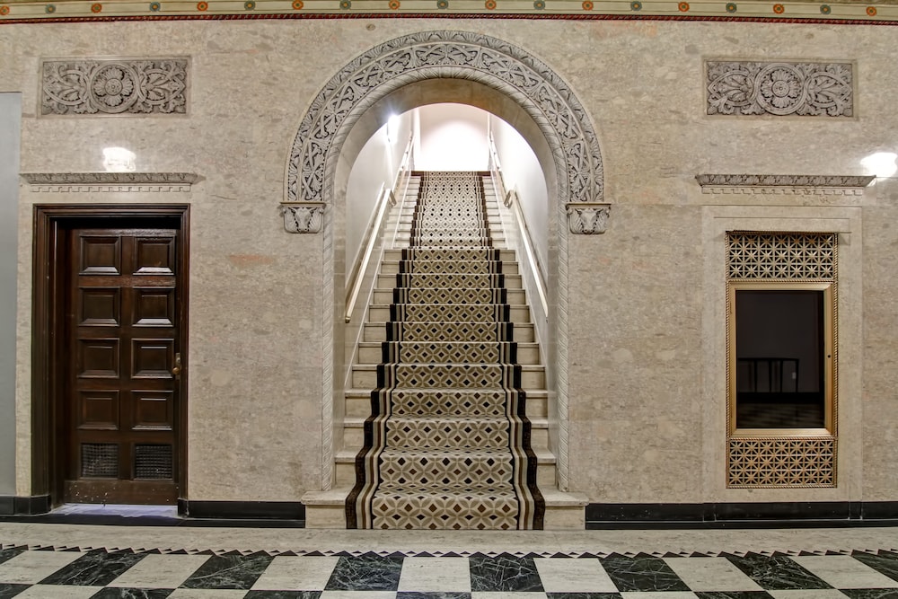 Hampton Inn & Suites Cincinnati Downtown - photo 2