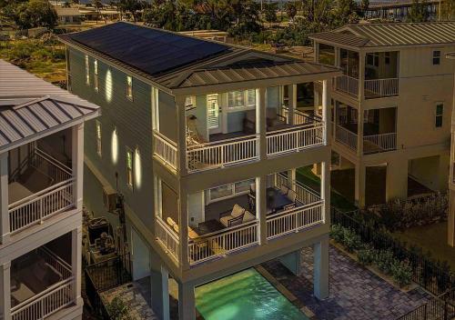 Bayview Pointe Luxury home with heated pool Near Anna Maria isle — 4-Star Luxury Hotel in Cortez, United States