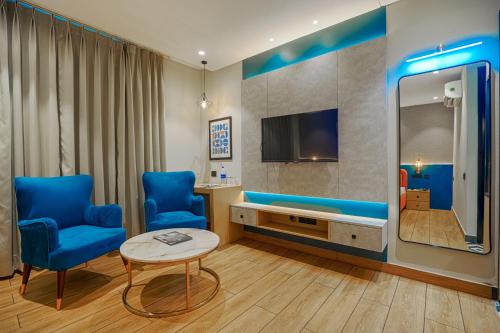 Hotel Highway Greens Near VR Punjab Mall Airport Road Mohali Chandigarh