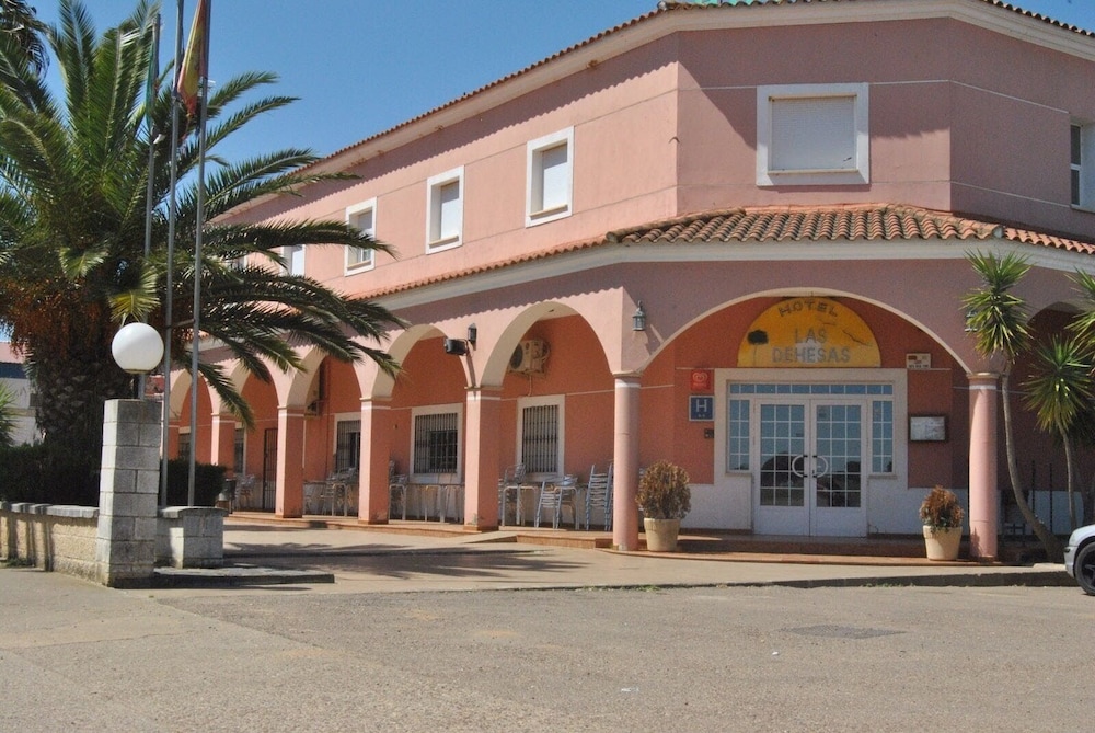Hotel Las Dehesas — hotel in Navalvillar De Pela