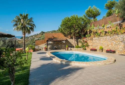 Villa el Pino: with Private Pool — 4-Star Luxury Hotel in Sayalonga, Spain