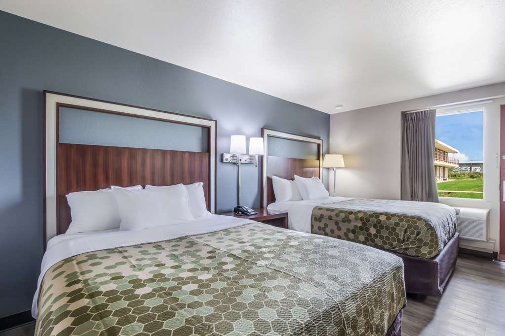 Econo Lodge Neenah - photo 9