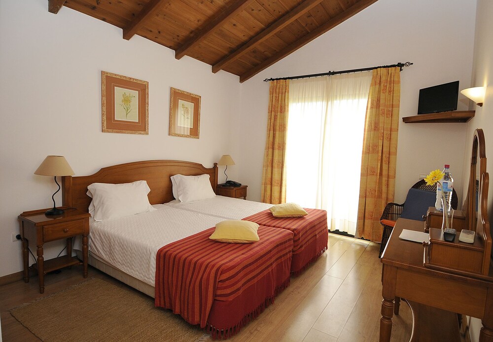 Hotel Quinta do Serrado — Camacha — photo 5