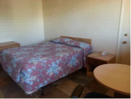 D M Motel - photo 2