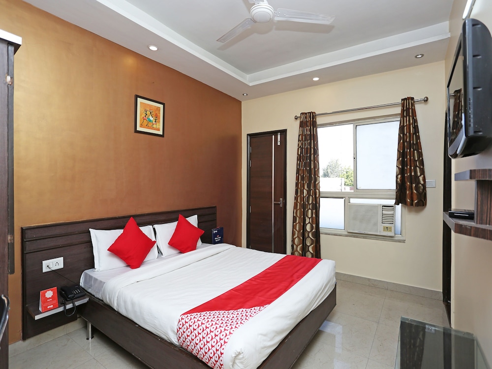 Oyo 10588 Hotel Golden Square — Gwalior