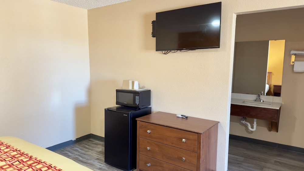 Regency Inn Hondo - photo 5