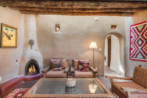 Hacienda Rose Historic East Side Adobe Estate Lovingly Restored Two Blocks To Canyon Rd in Santa Fe, United States