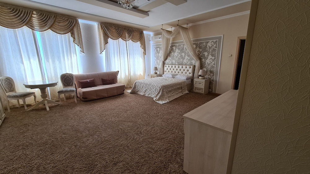 Versalles - carbon neutral hotel in Maykop
