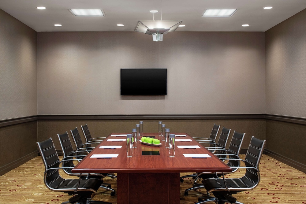 DoubleTree by Hilton Hotel Newark Airport - photo 60