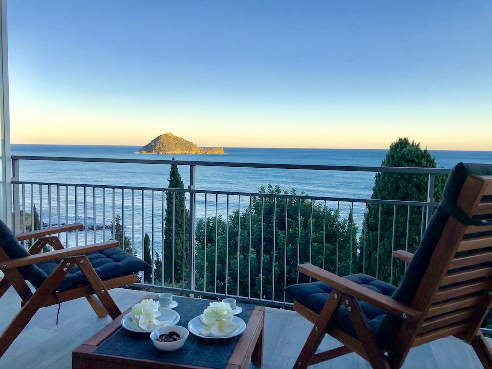 Baba Residence — 4-Star Luxury Hotel in Alassio, Italy