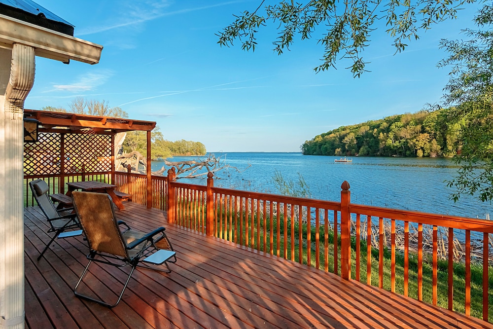 Black River Cottages in Prince Edward, Canada