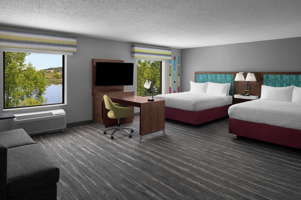 Hampton Inn & Suites Grand Rapids Airport 28th St - photo 14