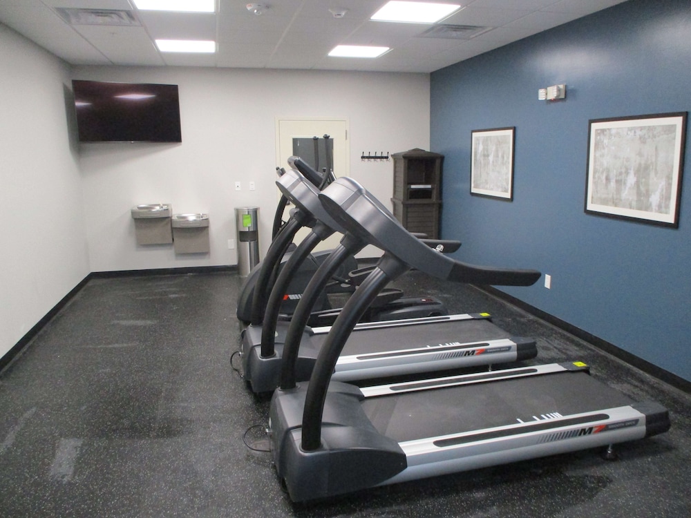 Merica Inn & Suites - photo 17
