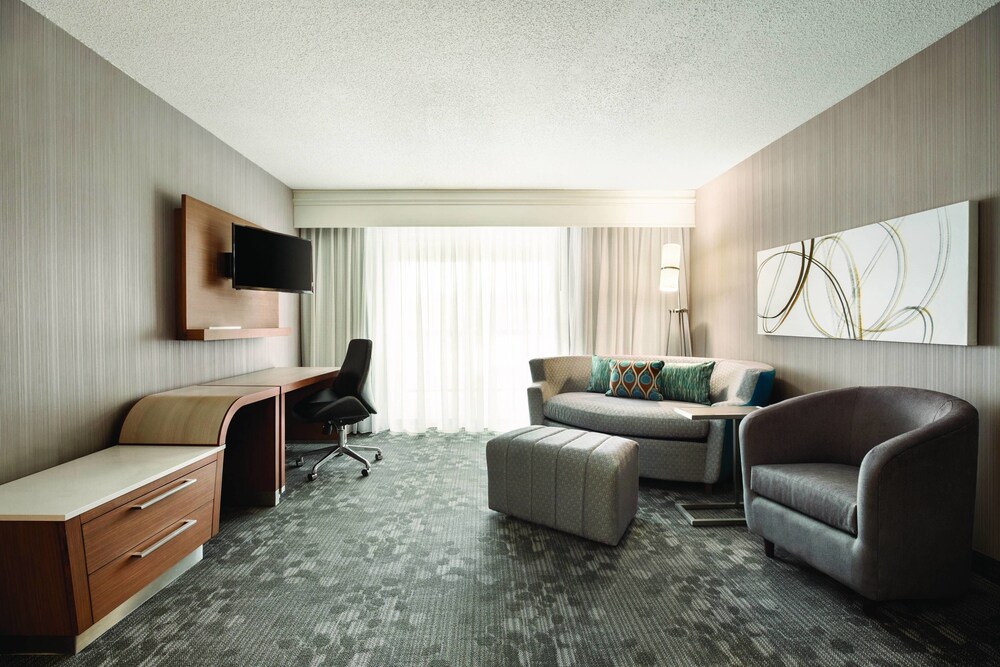 Courtyard by Marriott Topeka - photo 11