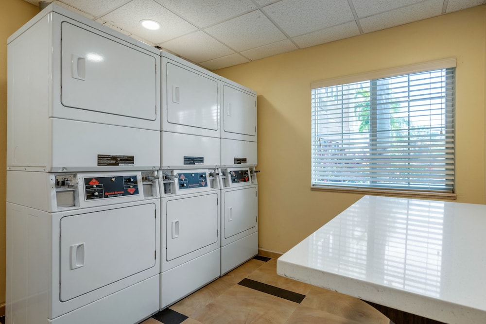 Candlewood Suites Fort Myers Sanibel Gateway by IHG - photo 17