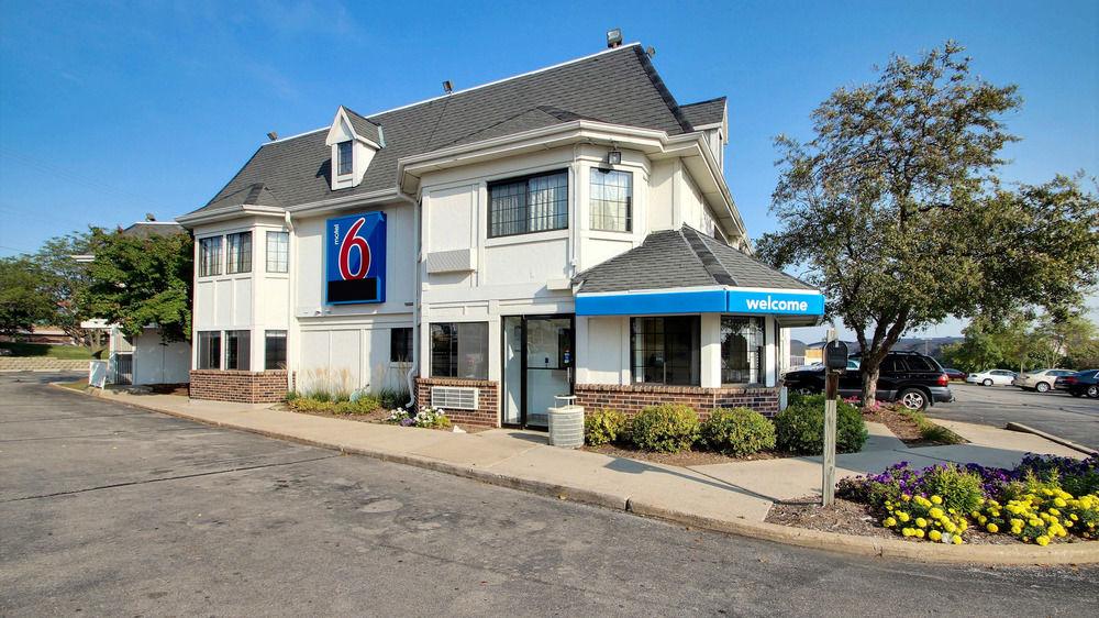 Motel 6 Milwaukee West Brookfield — Brookfield