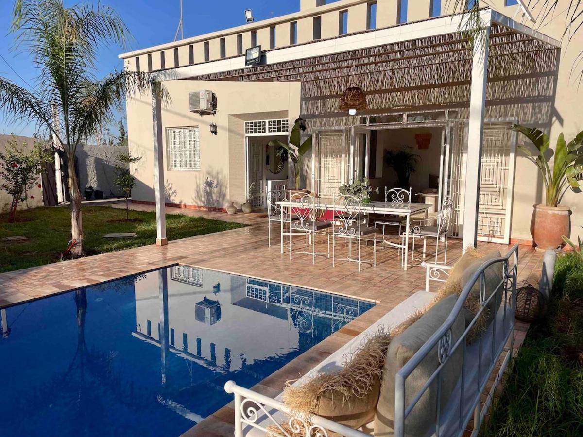 Villa Ambre with Pool And Garden — 4-Star Luxury Hotel in Sidi Abdallah Ghiat, Morocco