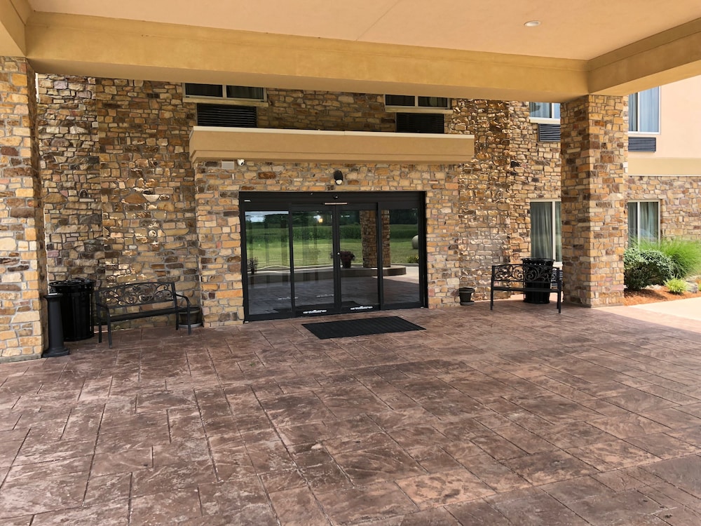Country View Inn & Suites - photo 49