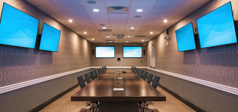 Holiday Inn and Suites Philadelphia W Drexel Hill - photo 83