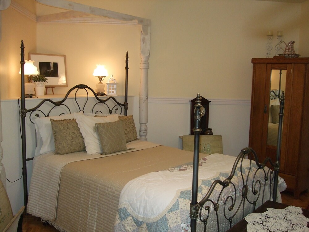 The Iron Gate Inn - photo 13