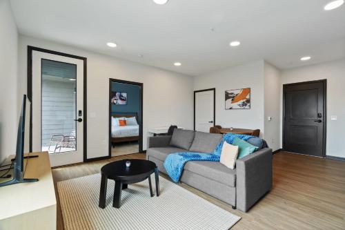 CozySuites on Mass with garage parking #8 — 4-Star Luxury Hotel in Indianapolis, United States