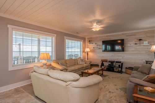 Dip Inn by Oak Island Accommodations - photo 21
