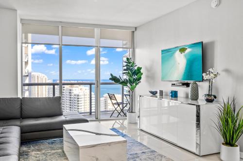 Iconic W Icon Condo Pool&Waterviews Freespa — 4-Star Luxury Hotel in Miami, United States