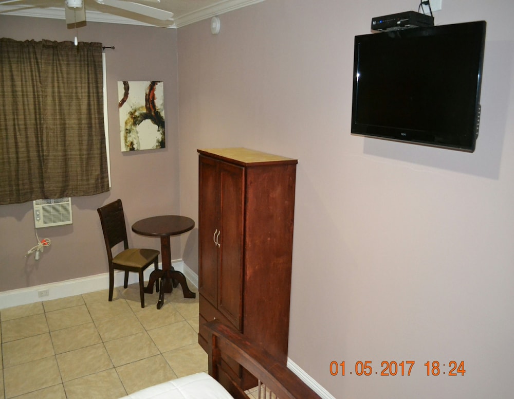 Monterey Inn Hotel - photo 12