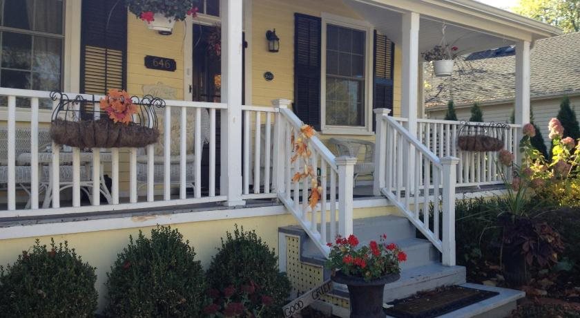 The Stewart House Bed And Breakfast — 4-Star Luxury Hotel in Niagara Falls, Canada