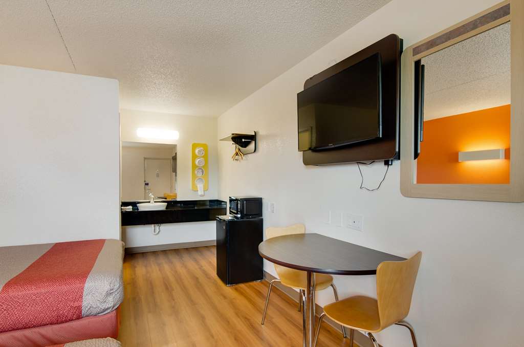 Motel 6 Salina KS - photo 24